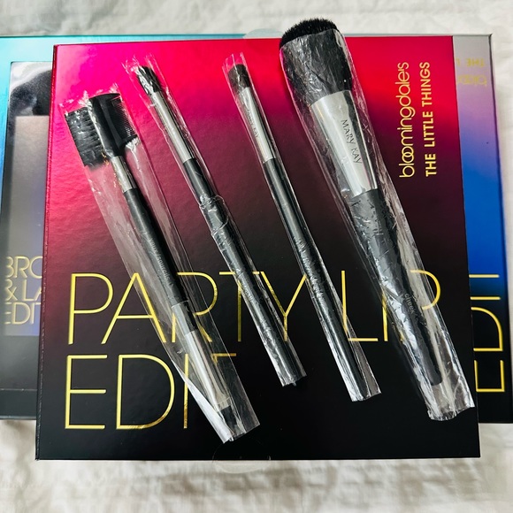 Mary Kay Makeup Brushes - Picture 1 of 4